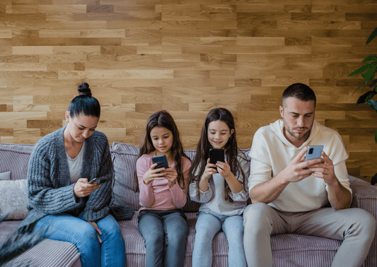 FOMO & FOJI – Die stillen Ängste der Bildschirmgeneration - MoonWalker Verlag